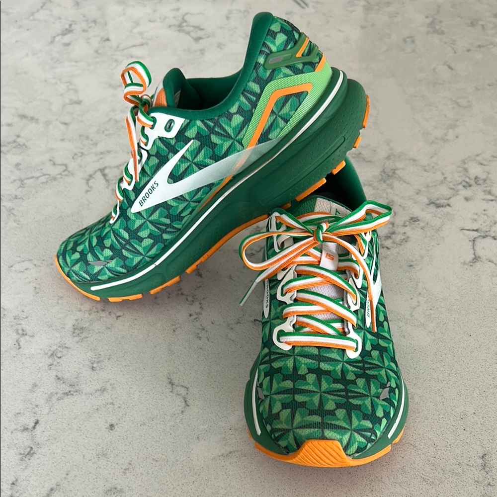 Brooks Run Lucky women’s size 6.5 Ghost